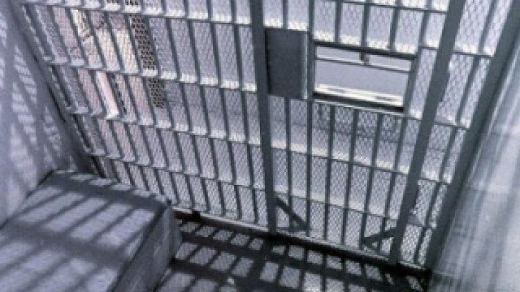 Обратно зад решетките: Затворници доброволно се връщат в килиите