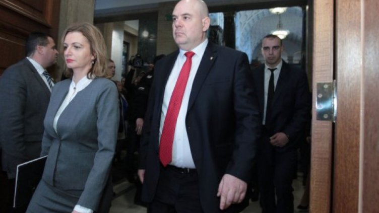 Гешев нареди специален надзор на разследванията за боклука