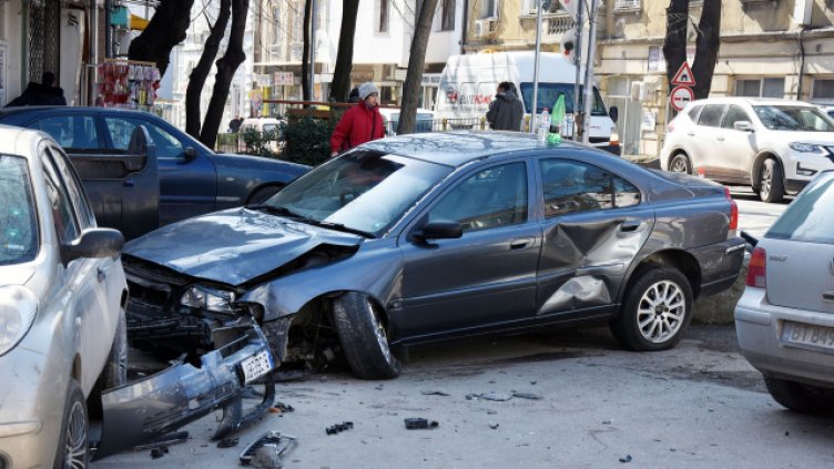 Жената пострадала в катастрофата на ул. Шипка е с опасност за живота