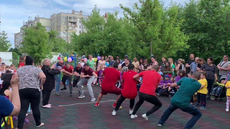 Родители и деца премериха ловкост в спортен празник в ДГ „Теменужка“