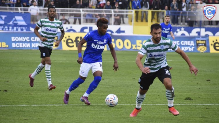 Много битка и емоции, Менделсон и реми във Варненското дерби