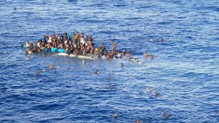 Спасиха 1134 бежанци в Сердиземно море