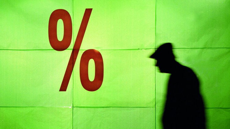 Инфлацията измъкна от джоба ни с 2,4% повече пари  