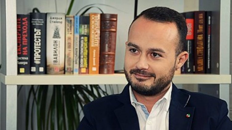 Кой излъга, че починалата от К-19 учителка оставя сираче?