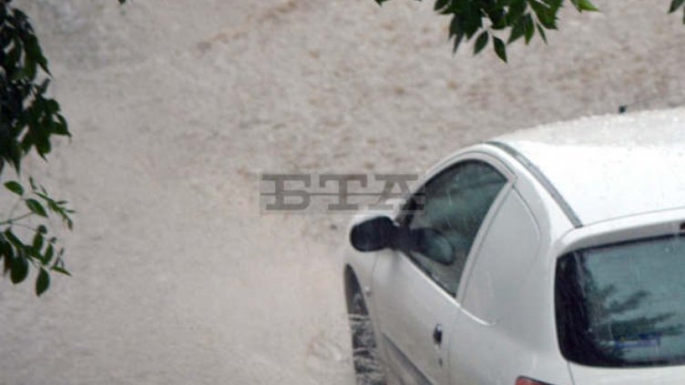 За 50 минути в Русе паднаха 20,3 л/кв. м дъжд