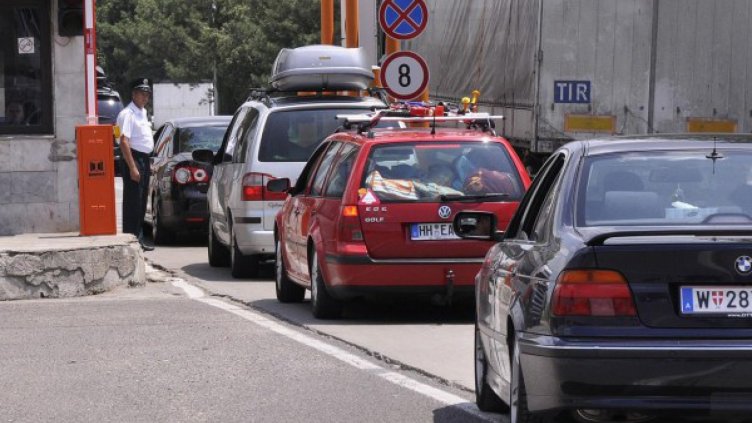 Колони от автомобили са се образували на ГКПП – Маказа  
