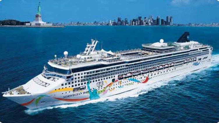 Лайнер заседна край Бермудите