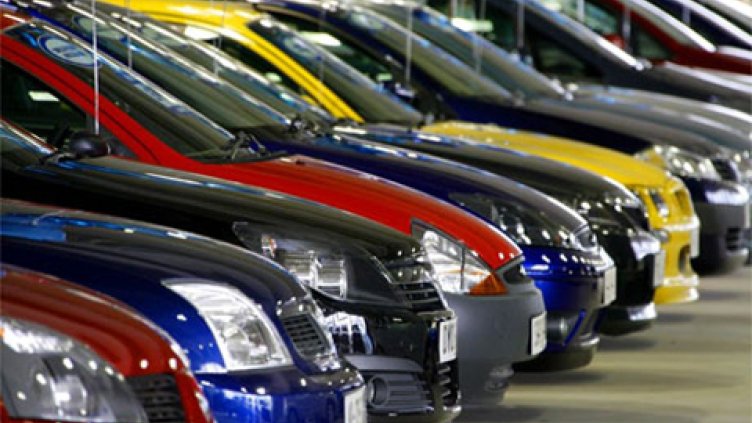 Купуваме си повече нови автомобили през тази година