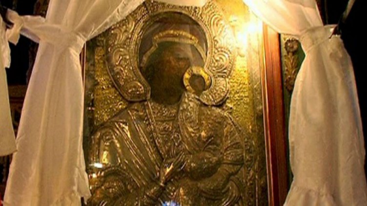 Стотици богомолци последваха чудотворната икона от Бачковския манастир