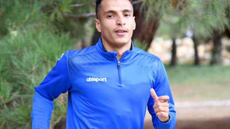 Черно море подписа с халф, играл в Холандия и Португалия