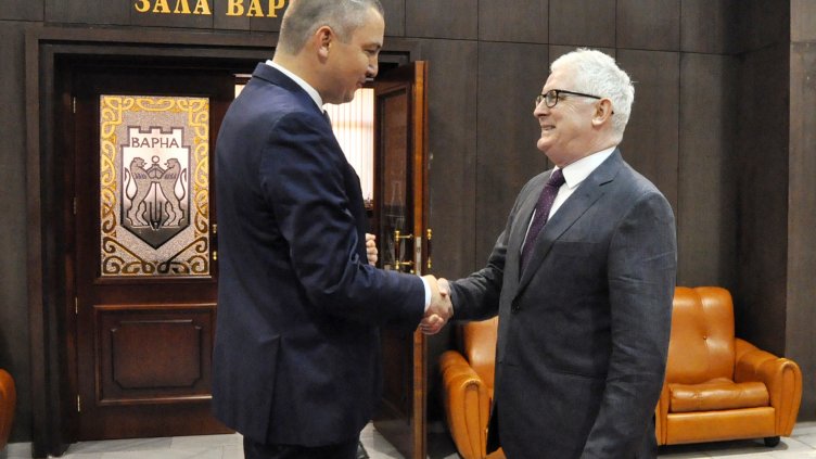 Ръст на ирландските туристи прогнозира посланик Майкъл Форбс