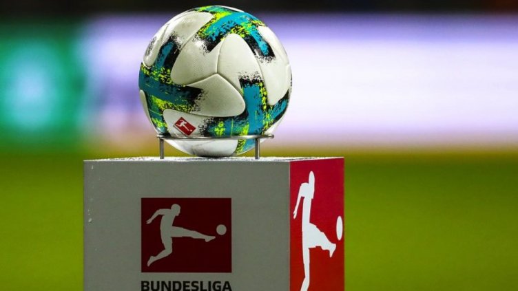 Замразиха Бундеслигата поне до 30 април