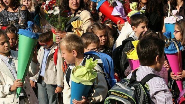 Родители в отпуск &ndash; трескаво записват първолаци  
