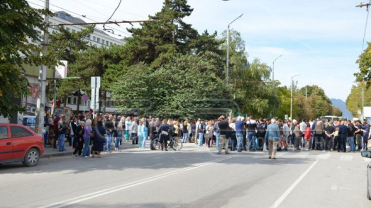 Лекарите от Враца взеха по 40% от заплатите за юли