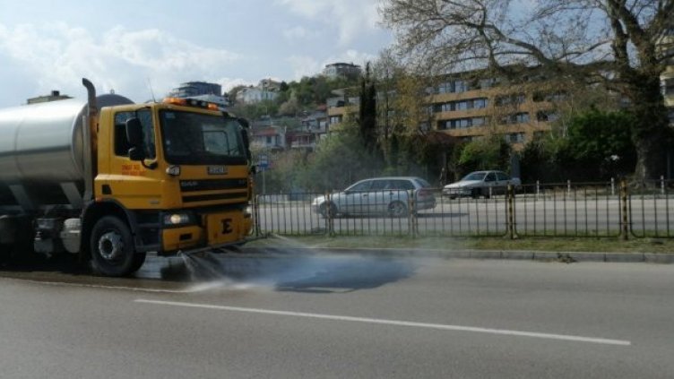 25 узбекистанци са наети да чистят улиците във Варна