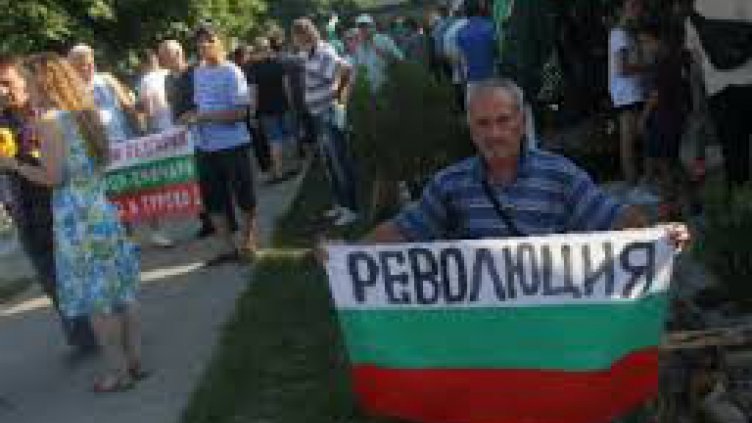 Задържаха трима на протеста в "Орландовци"