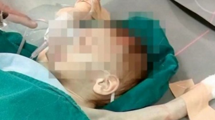 Бабата на 3-годишните близнаци ще гледа момиченцето 