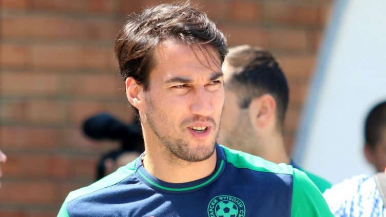 Попето: Сковани сме. Чува се само дрънкането на приборите по чиниите 