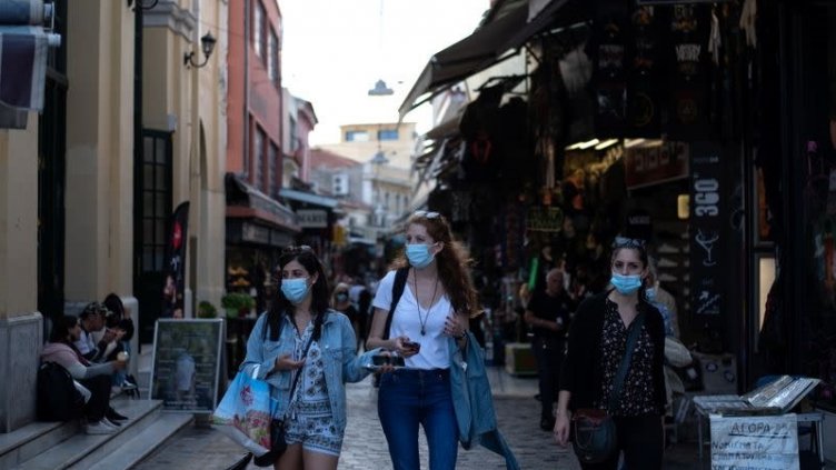 В Гърция отварят заведенията