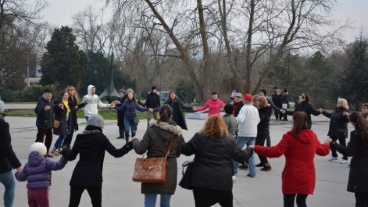 Във Варна извиват най-дългото великденско хоро