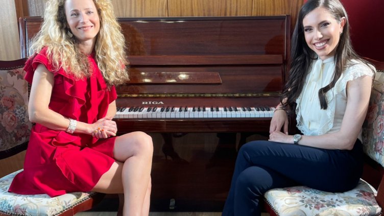 Красивият глас на Деси Добрева и магията на българското тъкачество по Bulgaria ON AIR