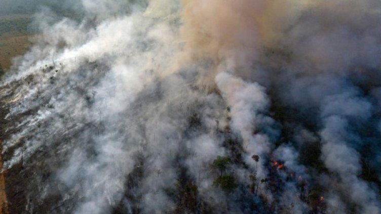 Бразилия отказа помощта на Г-7 за гасене на пожара в Амазонка