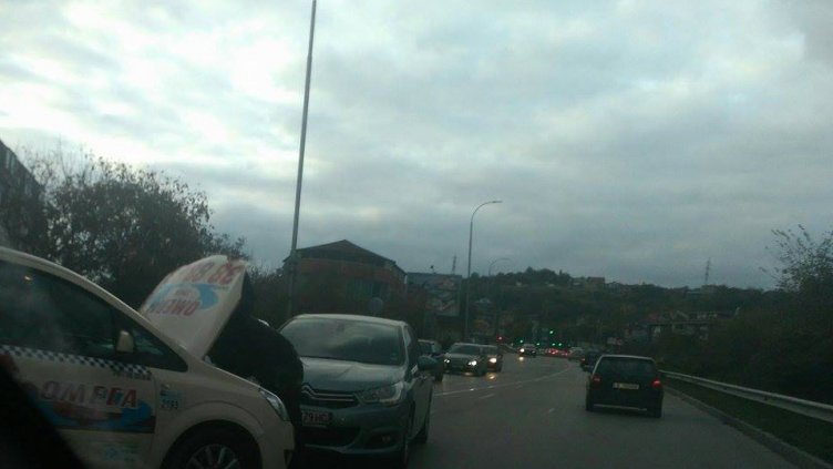 Катастрофа затруднява движението по бул. "Цар Освободител" в района на "Вятърна мелница"