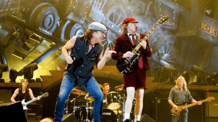 AC/DC тръгват на турне без барабаниста си