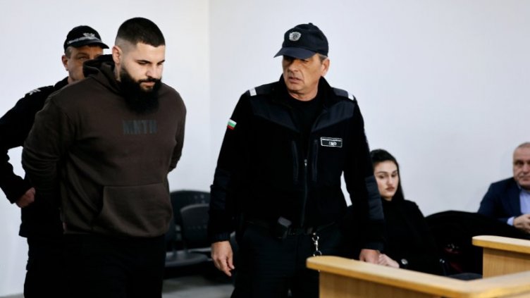 Някои заплахи към Дебора били част от любовната игра