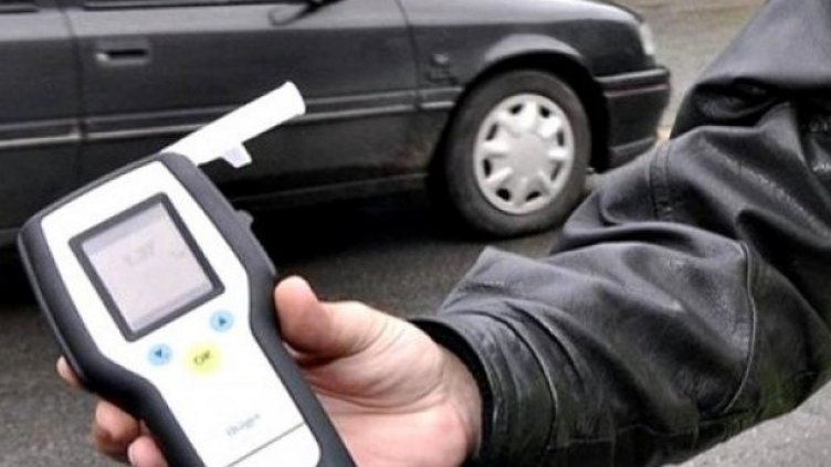 Хванаха шофьор с над 2 промила. Спътникът му тръгна да подкупва полицаите