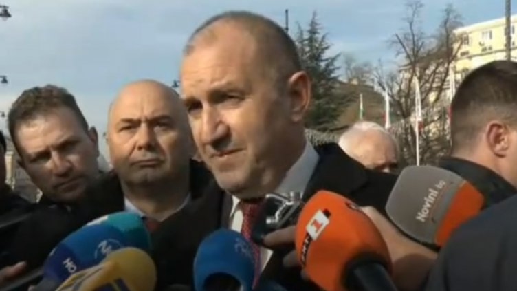Радев дава още време за първия мандат