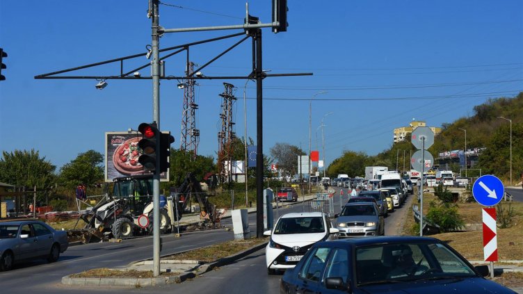 Вижте огромното задръстване във Варна по бул.„Цар Освободител“