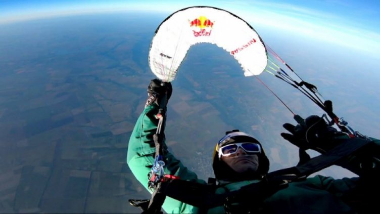 Българин е новият световен рекордьор в акробатичния парапланеризъм