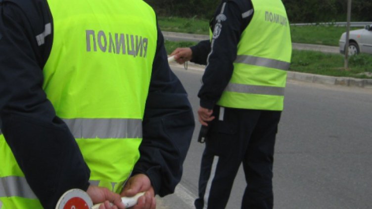 ТИР се заклещи до Дом “Младост”