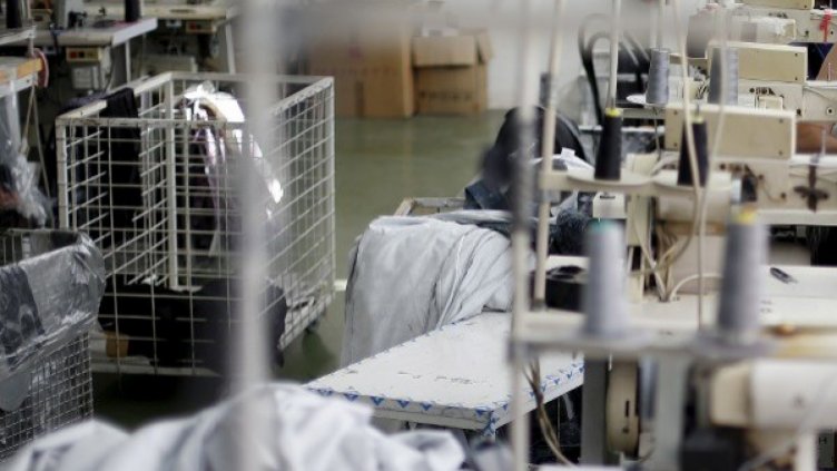 200 шивачки в Лом от месеци оцеляват без заплати