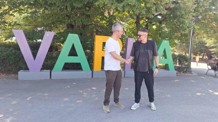 Кметът и Графа чистиха Морската градина на Варна от фасове и боклуци (СНИМКИ)