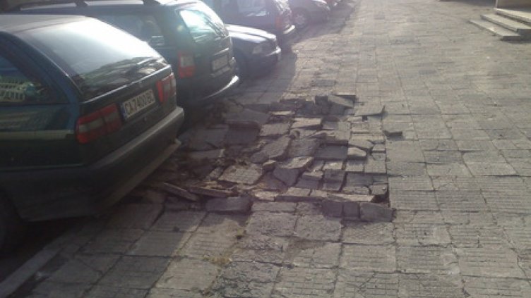 Бунт на бебешки колички: Стига разбити тротоари!