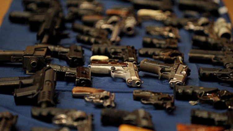 Разбиха група за контрабанда на оръжие, иззеха над 60 броя