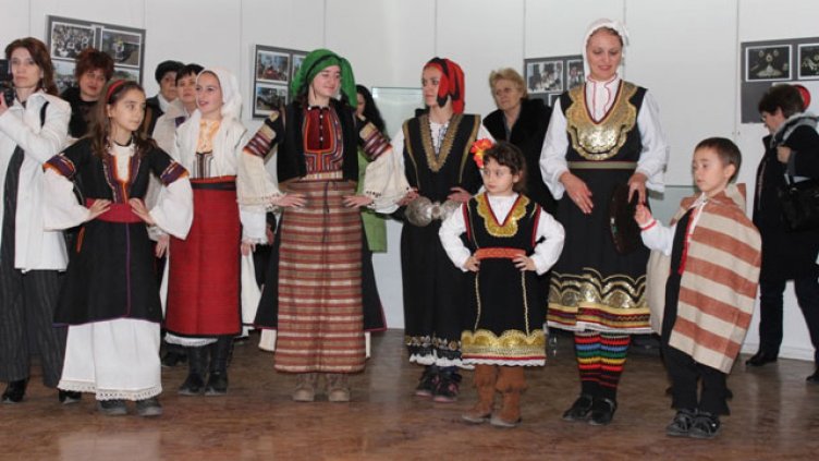 Носии от Пернишко на ревю в Подземния минен музей