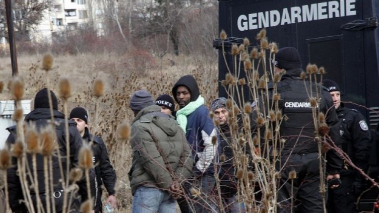 24-ма нелегални мигранти задържани на територията на пазарджишко село