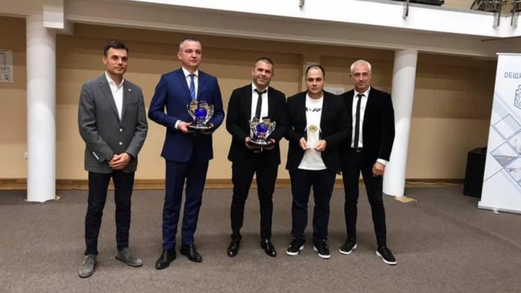 Легенди в автомобилизма от Варна наградени в Юнашкия салон