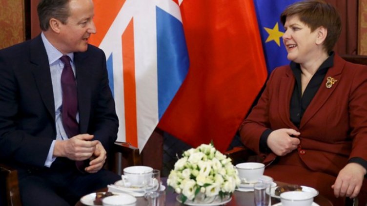 Дейвид Камерън разговаря с полската премиерка Беата Шидло в началото на месеца във Варшава, където отиде, за да лобира за новите предложения. СНИМКА: РОЙТЕРС