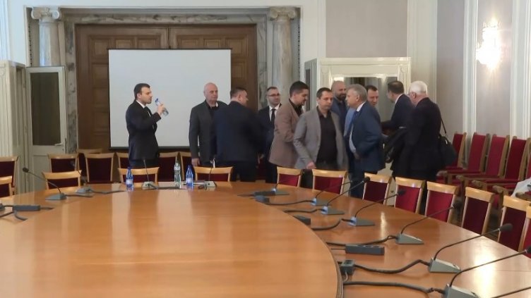 „БСП - Обединена левица” се срещна с „Възраждане” и МЕЧ