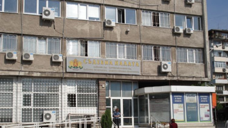 Сигнал за бомба затвори Районния съд