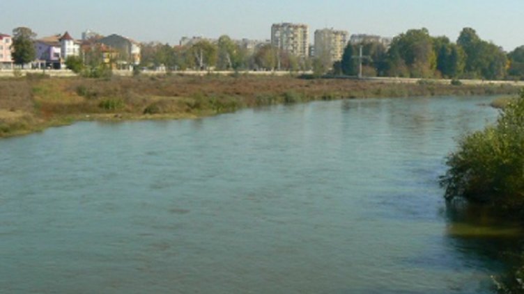 Ново голямо замърсяване на река Марица, този път с нефтопродукти