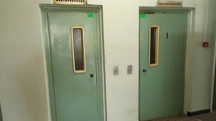 Пребиха и ограбиха инвалид за 10 лева