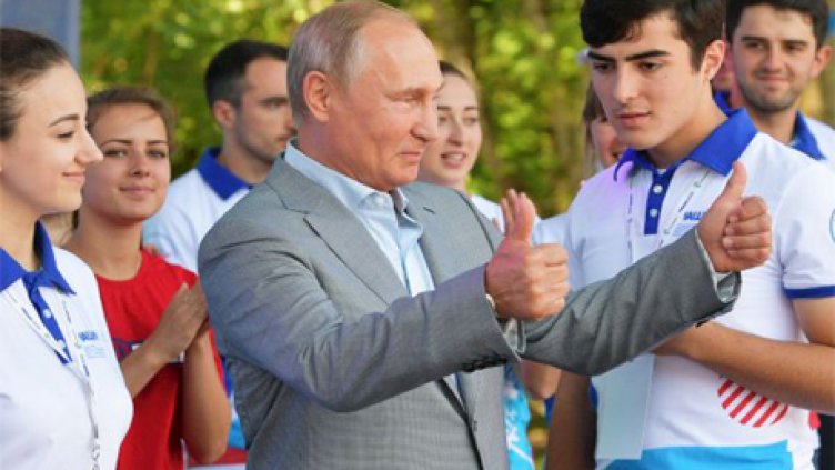 VIP сватбар: Путин кацна за сватбата на Карин Кнайсъл  