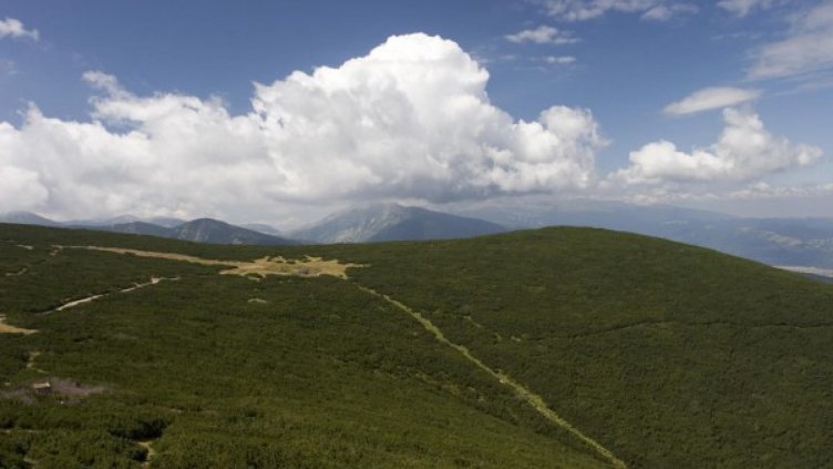 Близо 300 души търсят младежа, изчезнал в Рила