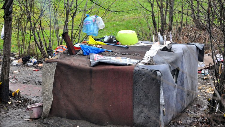 В центъра на Варна - полицията разтури новоизникнало циганско гето