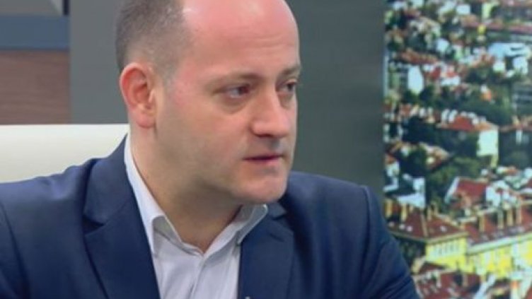 Радан Кънев се оправда за преяждането с власт с опорни точки